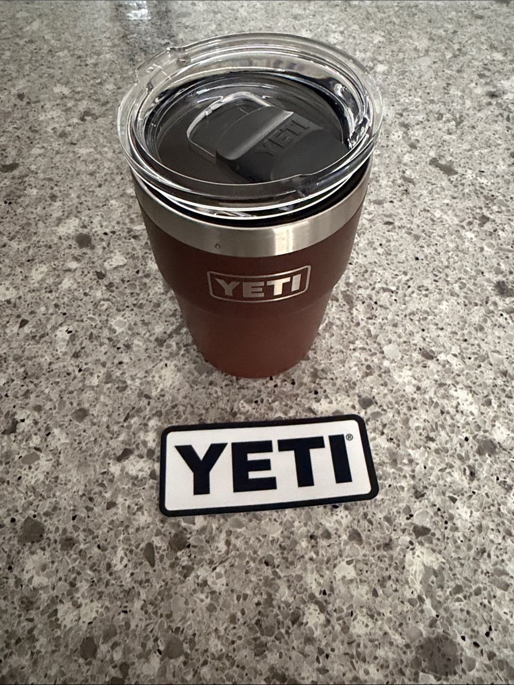 473mlYeti Brown Stackable Rambler with Clear Lid and Gray magslide